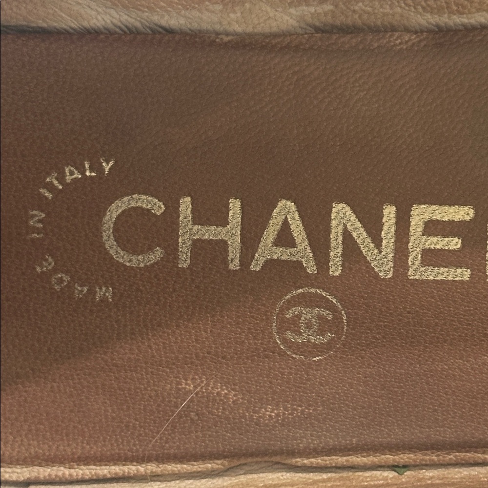 CHANEL Black Leather Ballerina
Flat with Patent Tow and Bow - Picture 12 of 16